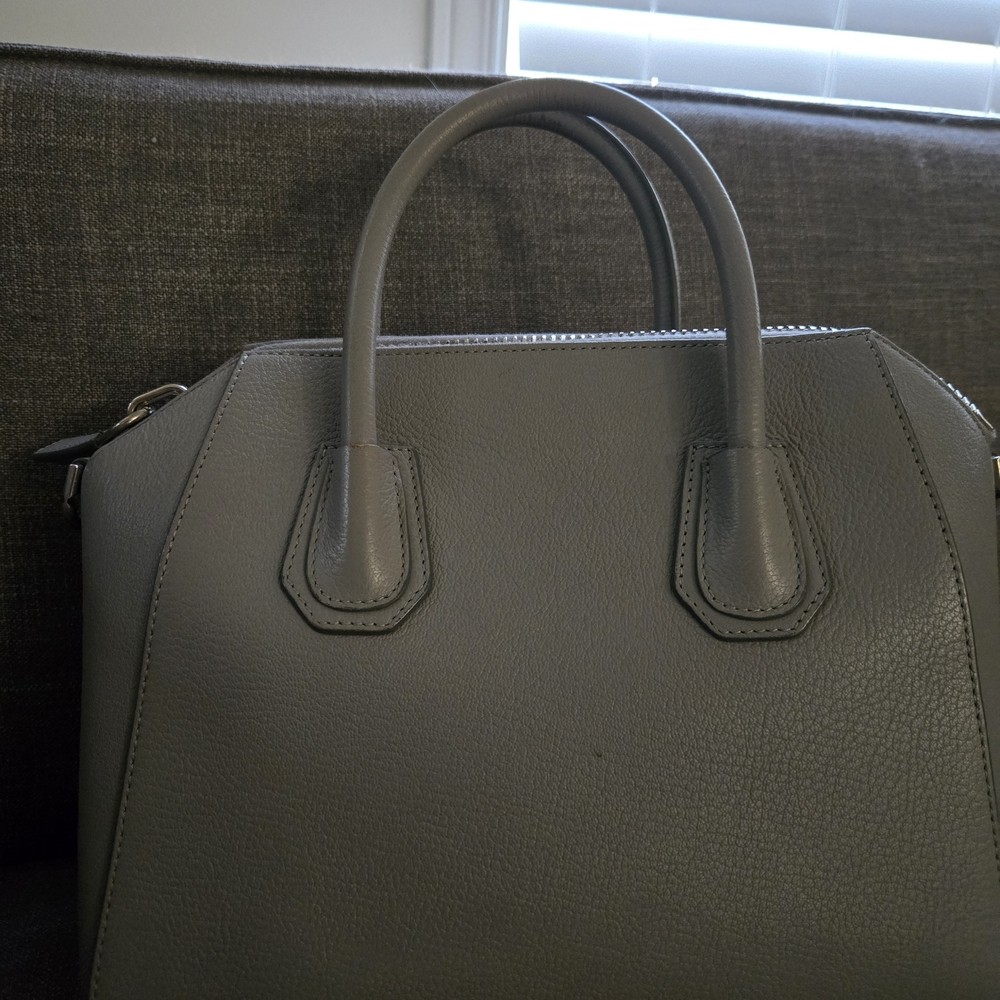 Givenchy Small Antigona in pearl grey - Picture 6 of 16
